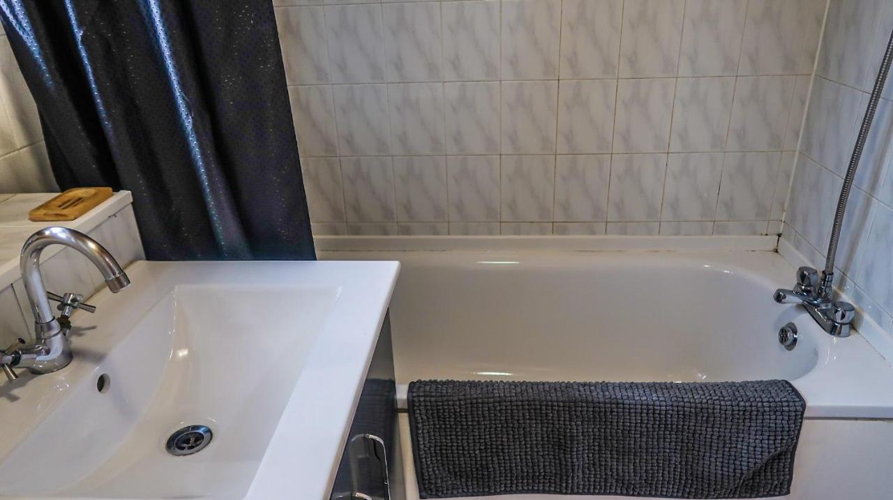 Cozy Double Room - Only Room Londra Esterno foto